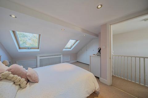16a Quicks Road, London, SW19 1EZ