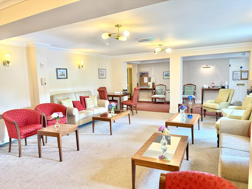 Communal Lounge &#43; Kitchen