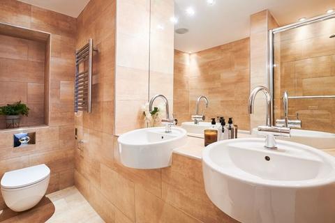 2 bedroom flat to rent, London W8