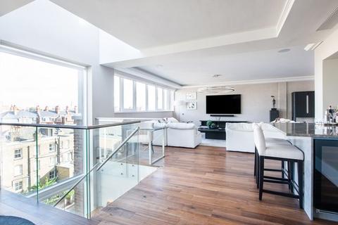 3 bedroom flat to rent, London W8
