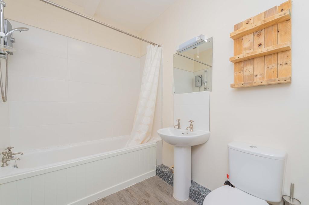 Family Bathroom Emily Dimelow Ewemove Whitchurchand Nant