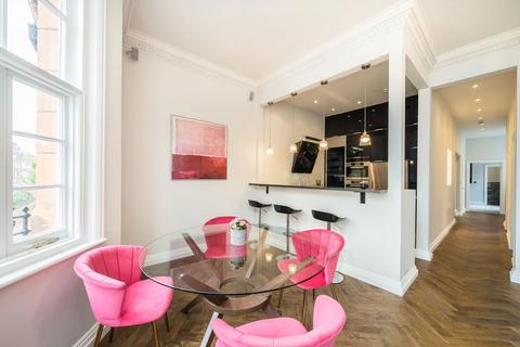 2 bedroom flat for sale, North Audley Street, London W1K