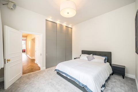 2 bedroom flat for sale, North Audley Street, London W1K