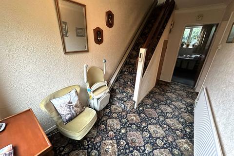 4 bedroom semi-detached house for sale, 33 Cemetery Road, Royton, Oldham, OL2 5SW
