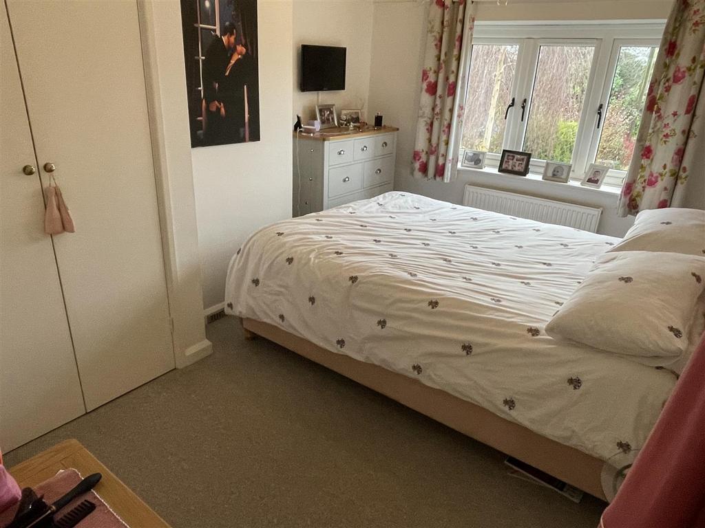 Bedroom 1.JPG