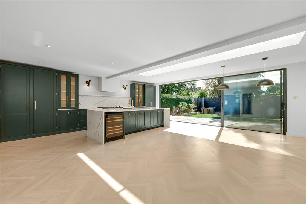 Kitchen/Dining Area