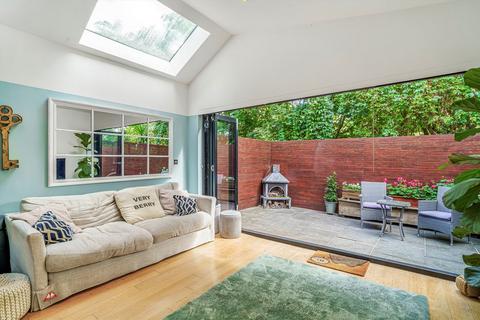 2 bedroom flat for sale, Strathblaine Road, London SW11