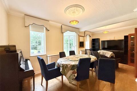 Detached house to rent, Mount Park Road, Harrow HA1