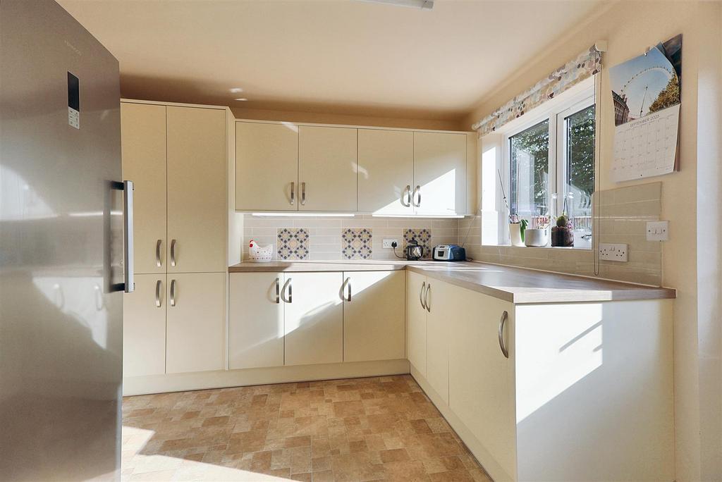 Marshall Close Calverton, Nottingham, NG14 6 RE