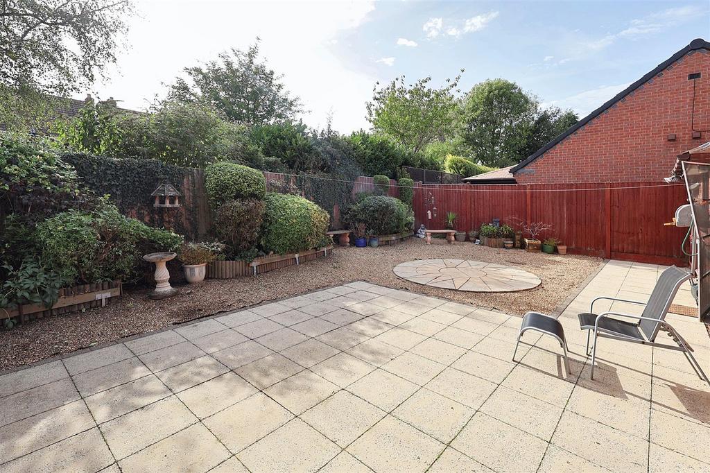 Marshall Close Calverton, Nottingham, NG14 6 RE