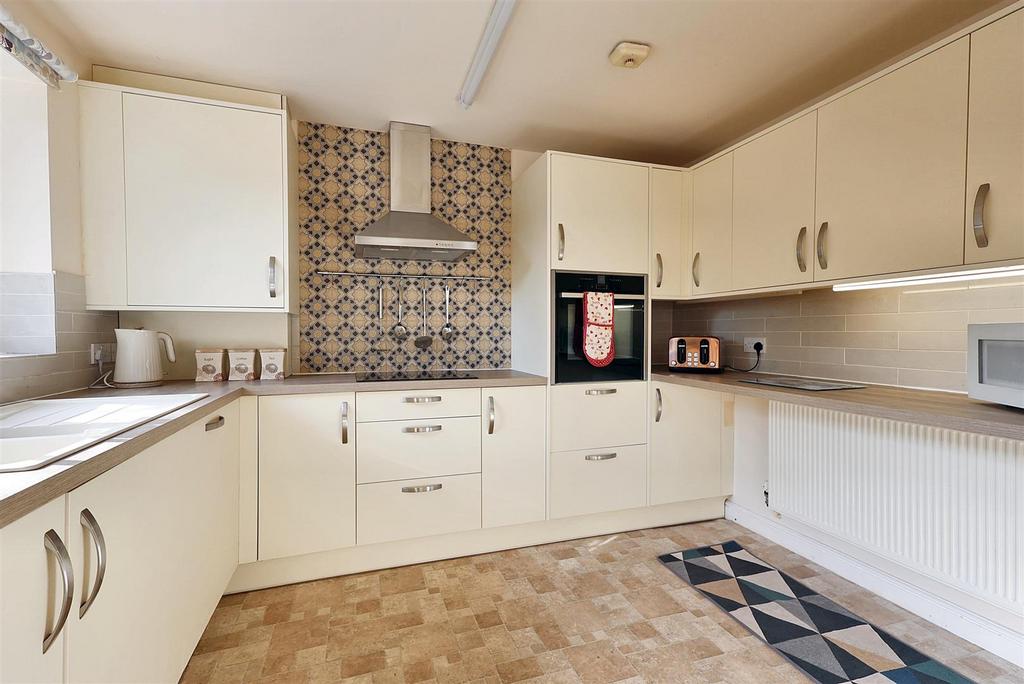 Marshall Close Calverton, Nottingham, NG14 6 RE