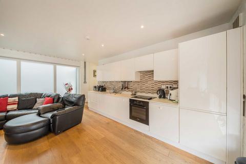 2 bedroom flat to rent, Northfield Road, London W13
