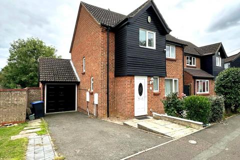 19 Daimler Close, Northampton, NN3 5JT