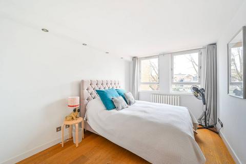 2 bedroom flat to rent, Thomas More Street, St Katharine Docks, London, E1W