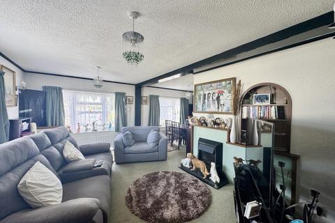 2 bedroom park home for sale, Little Meadow, Woodside Home Park, Woodside LU1