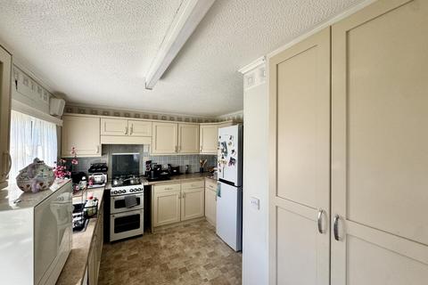 2 bedroom park home for sale, Little Meadow, Woodside Home Park, Woodside LU1