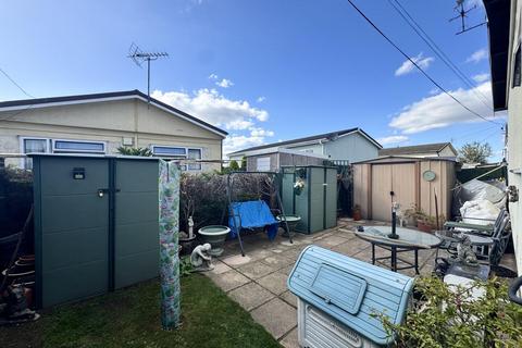 2 bedroom park home for sale, Little Meadow, Woodside Home Park, Woodside LU1