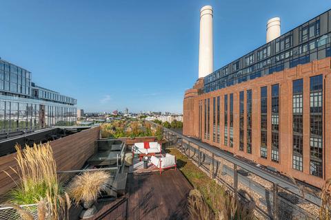 2 bedroom penthouse for sale, Circus Road West, London, SW11