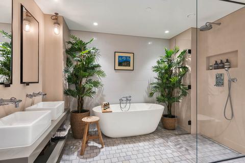 2 bedroom penthouse for sale, Circus Road West, Battersea, SW11
