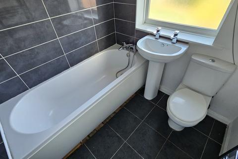 3 bedroom semi-detached house to rent, Coronation Road, Hoyland