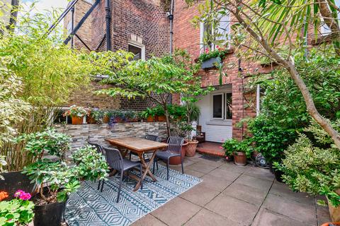 3 bedroom apartment for sale, Neal Street, Seven Dials WC2