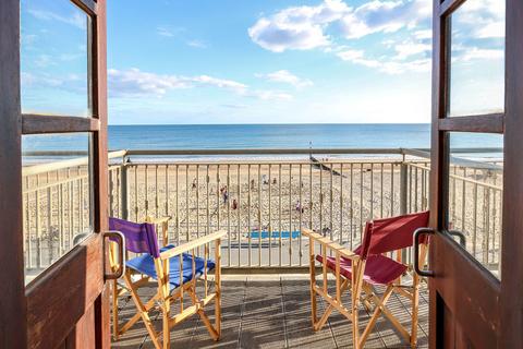 Studio for sale, Overstrand, Bournemouth