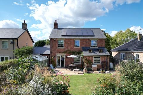 4 bedroom detached house for sale, Seething Street, Seething