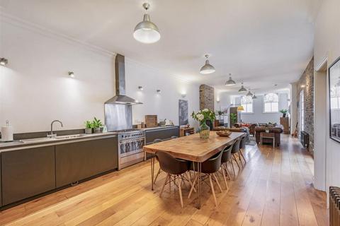 3 bedroom flat for sale, Clapham Manor Street, SW4