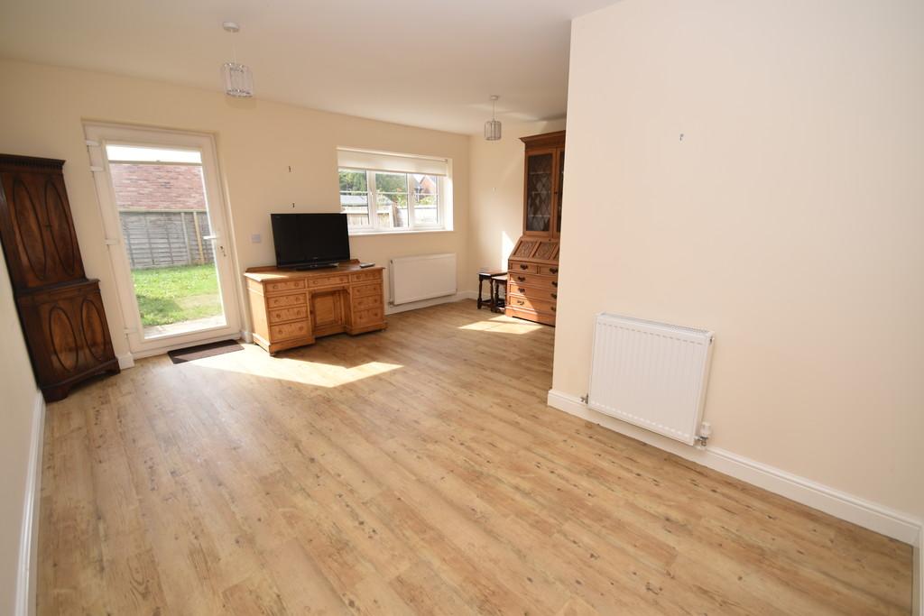 Lounge/Dining