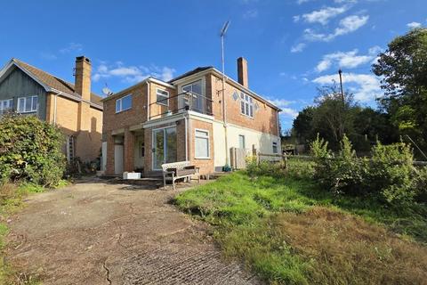 4 bedroom detached house for sale, Banbury Road, Brackley