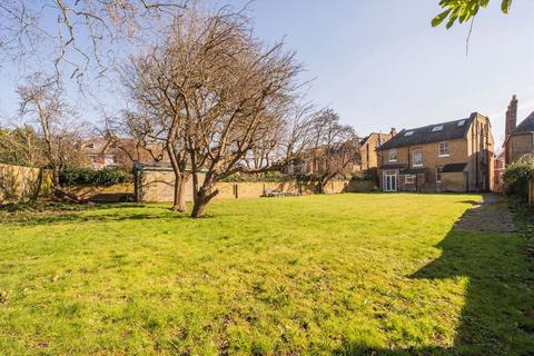 25 Mount Park Crescent, London, W5 2RN