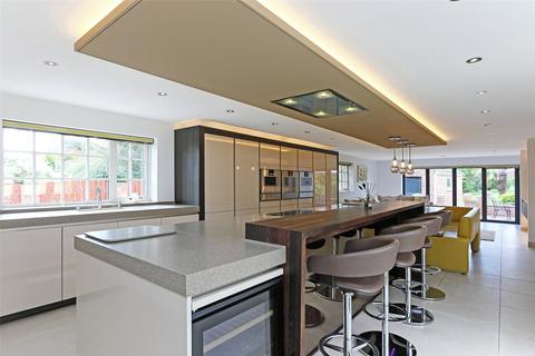 4 bedroom detached house for sale, Old Bradford Road,, Carr Gate, Wakefield, WF2