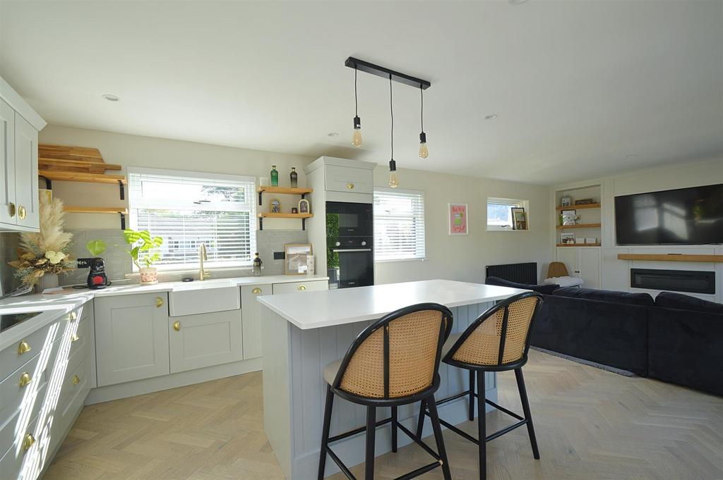 Resized Kitchen1.jpg