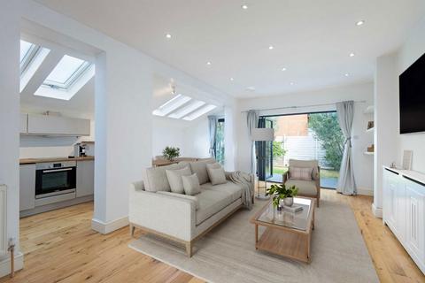 2 bedroom flat for sale, Chatsworth Road, London NW2