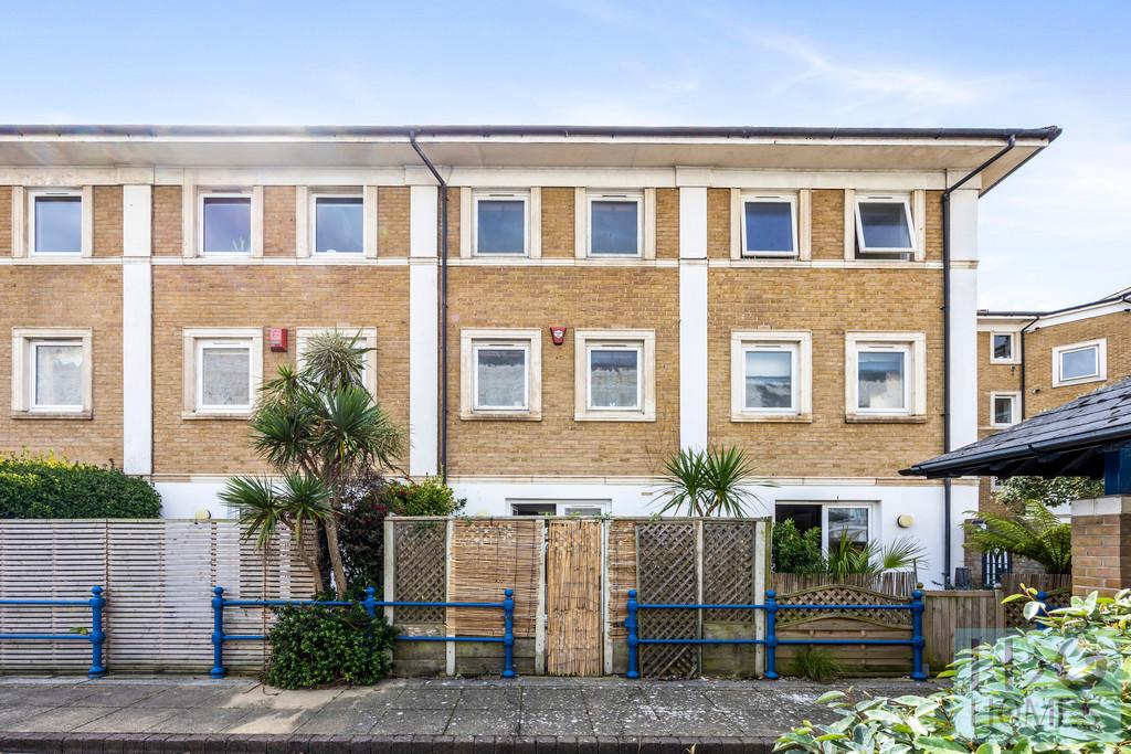 The Strand, Victory Mews, 40-018(1)