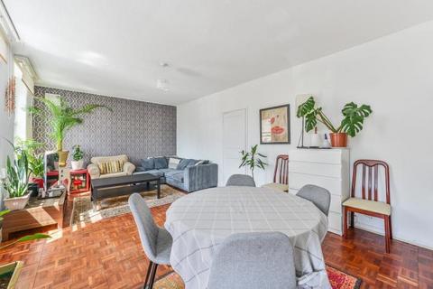 3 bedroom duplex for sale, Haythorn House, Vicarage Crescent, London, SW11