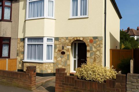 3 bedroom semi-detached house for sale, Hainault Road, Romford RM5