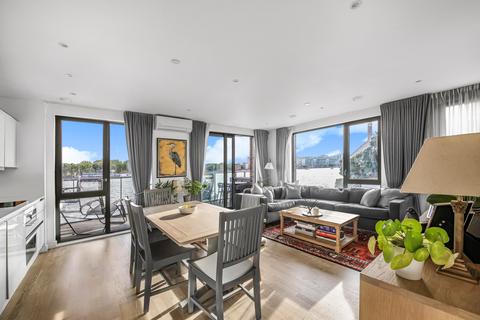 Saunders Ness Road, London