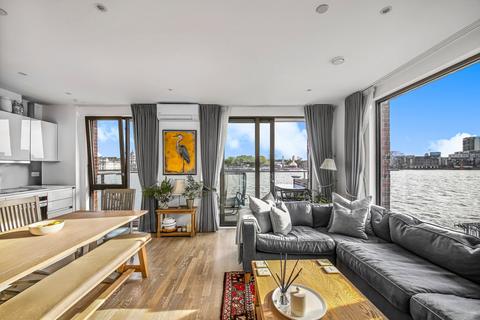 3 bedroom flat for sale, Saunders Ness Road, London