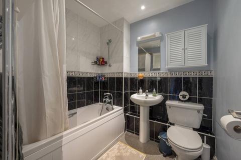 2 bedroom flat for sale, Chaucer Way, Wimbledon, London, SW19