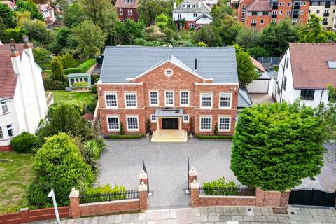 undefined, Golf Open 2026 - Brocklebank Road, Hesketh Park – Sleeps 10 with Bar, Cinema, Gym & Hot Tub