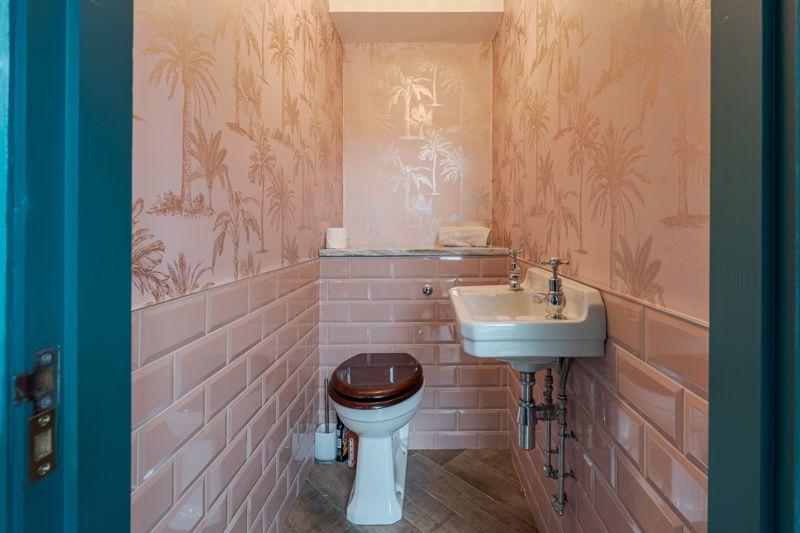 Bar ladies WC