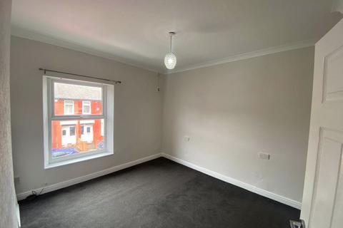 2 bedroom terraced house to rent, Goulder Road, Manchester