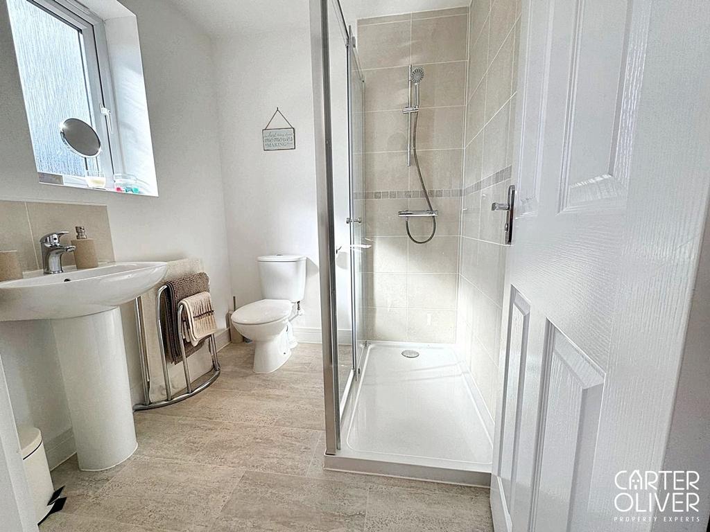 Ensuite Bedroom 2