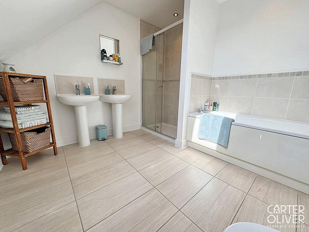 Principal Ensuite Bathroom