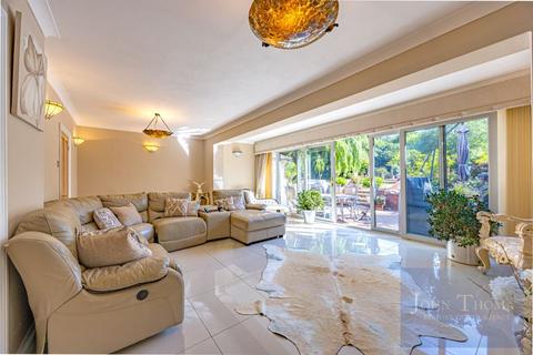 6 bedroom detached house for sale, Ripley View, Loughton IG10