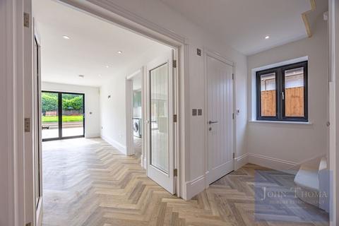 5 bedroom detached house for sale, Ongar Road, Abridge RM4