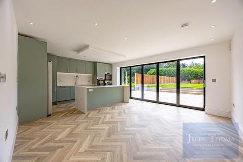5 bedroom detached house for sale, Ongar Road, Abridge RM4