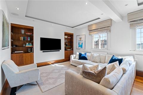 undefined, Chiltern Court, Baker Street