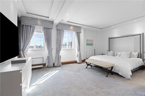 undefined, Chiltern Court, Baker Street